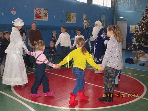 Праздничное новогоднее представление 09