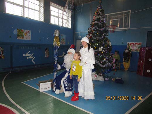 Праздничное новогоднее представление 09