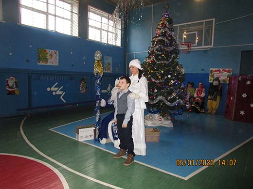 Праздничное новогоднее представление 09