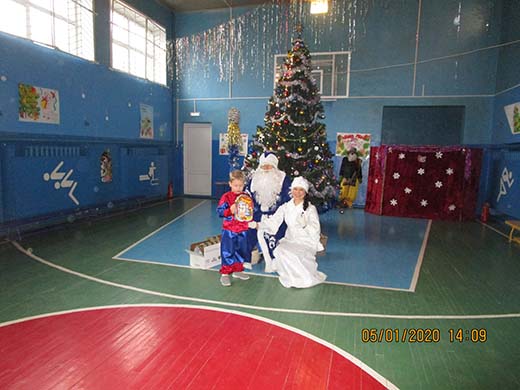 Праздничное новогоднее представление 09