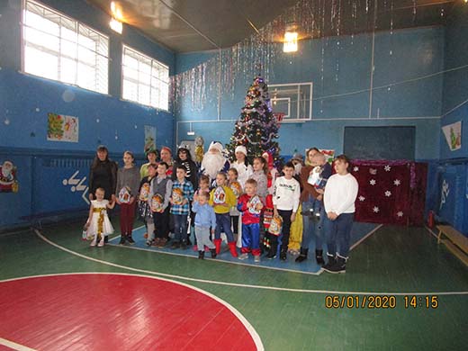 Праздничное новогоднее представление 09