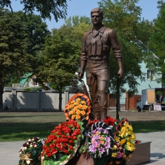 Памятники, мемориальные доски